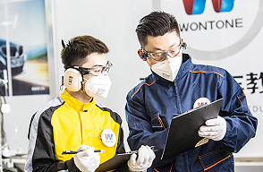 湖南萬通汽車學(xué)校_奔馳寶馬車分組實訓(xùn)